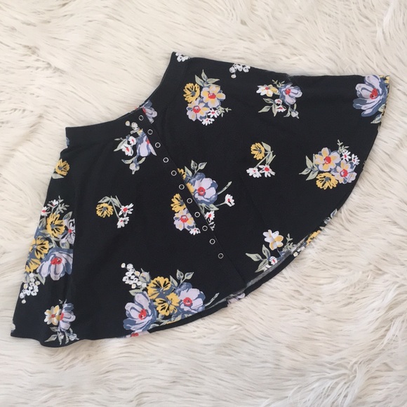 Kimchi Blue Dresses & Skirts - Black Floral Skater/Circle Skirt - M